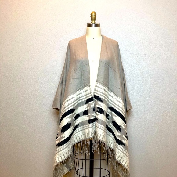 +V I N C E + C A M U T O+ Shawl - Picture 1 of 5